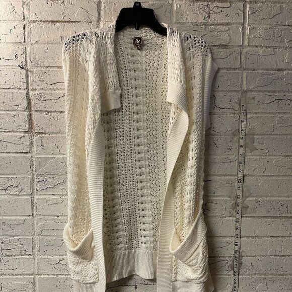 AV Crochet Knit Cream Sweater M - Picture 1 of 7